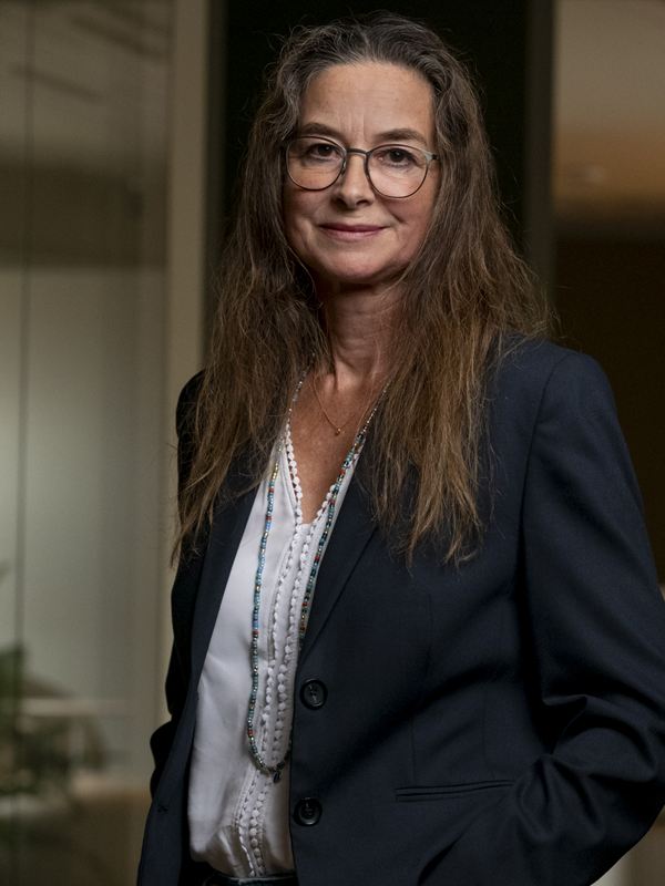 Caroline COMBAZ